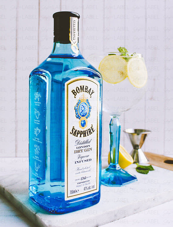Botella de Gin Bombay Sapphire y una copa de Gin Tonic