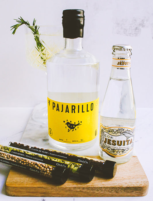 Pack de Gin Pajarillo, agua tónica Corteza Jesuita y kit de botánicos de Gin&Co