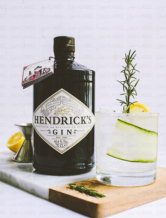 Botella de Gin Hendricks y una copa de Gin Tonic