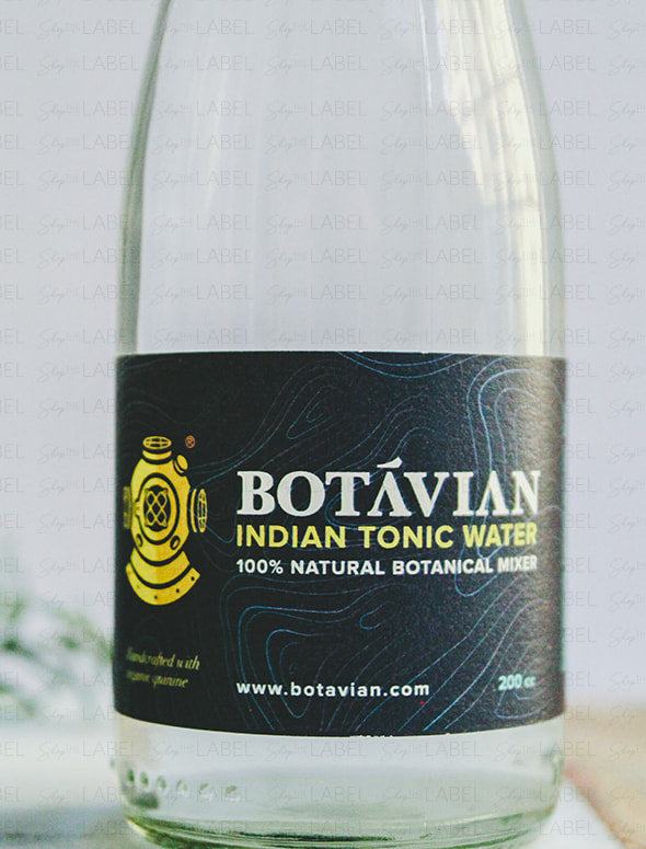 Detalle de botella de agua tónica Botávian